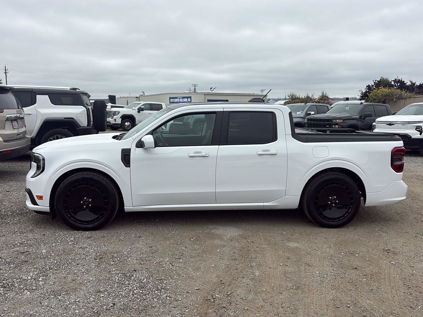Used 2025 Ford Maverick Lobo AWD/4WD image 2
