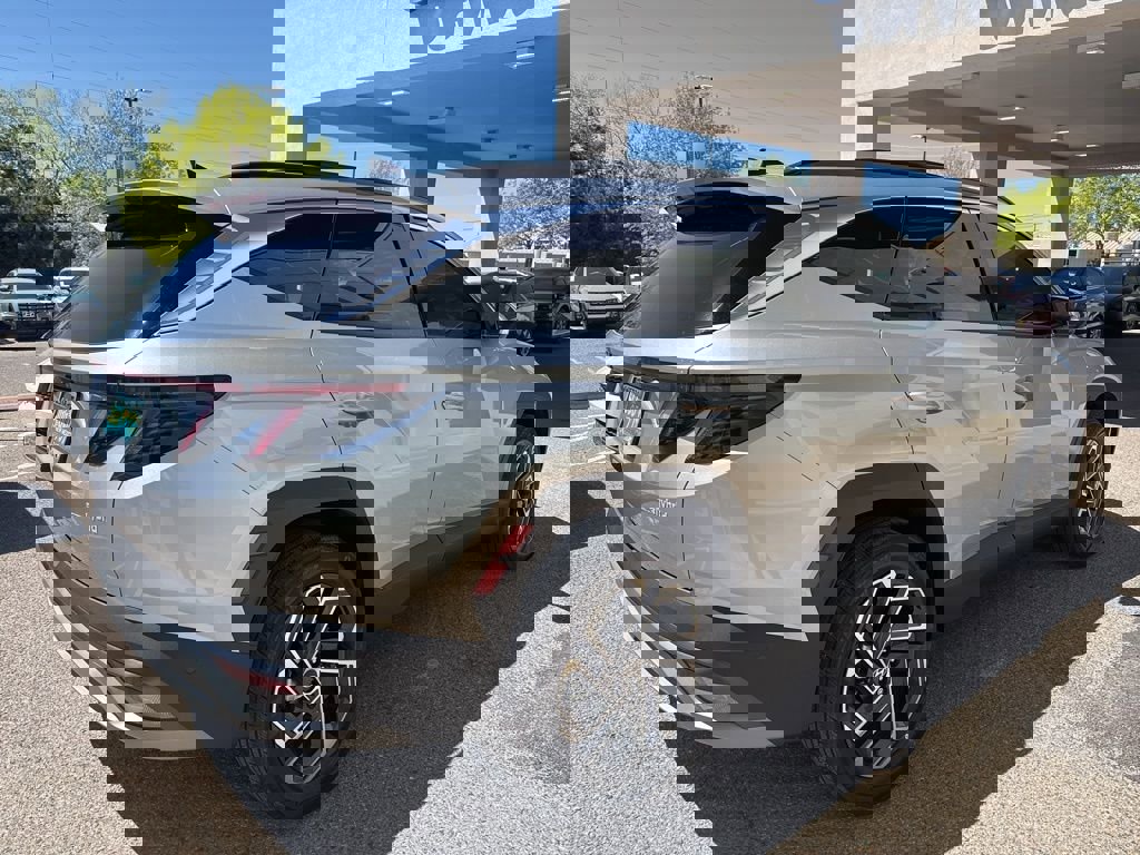 Used 2025 Hyundai Tucson Limited AWD/4WD image 5