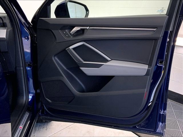 Certified 2025 Audi Q3 2.0T Premium w/ Convenience Package image 24