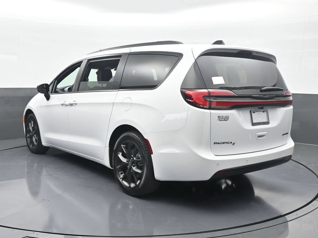 New 2026 Chrysler Pacifica Limited w/ S Appearance Package FWD image 4