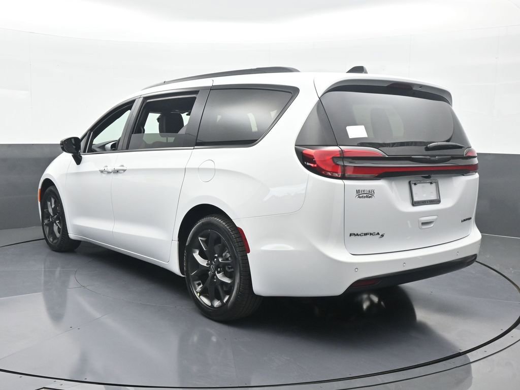 New 2026 Chrysler Pacifica Limited w/ S Appearance Package image 4