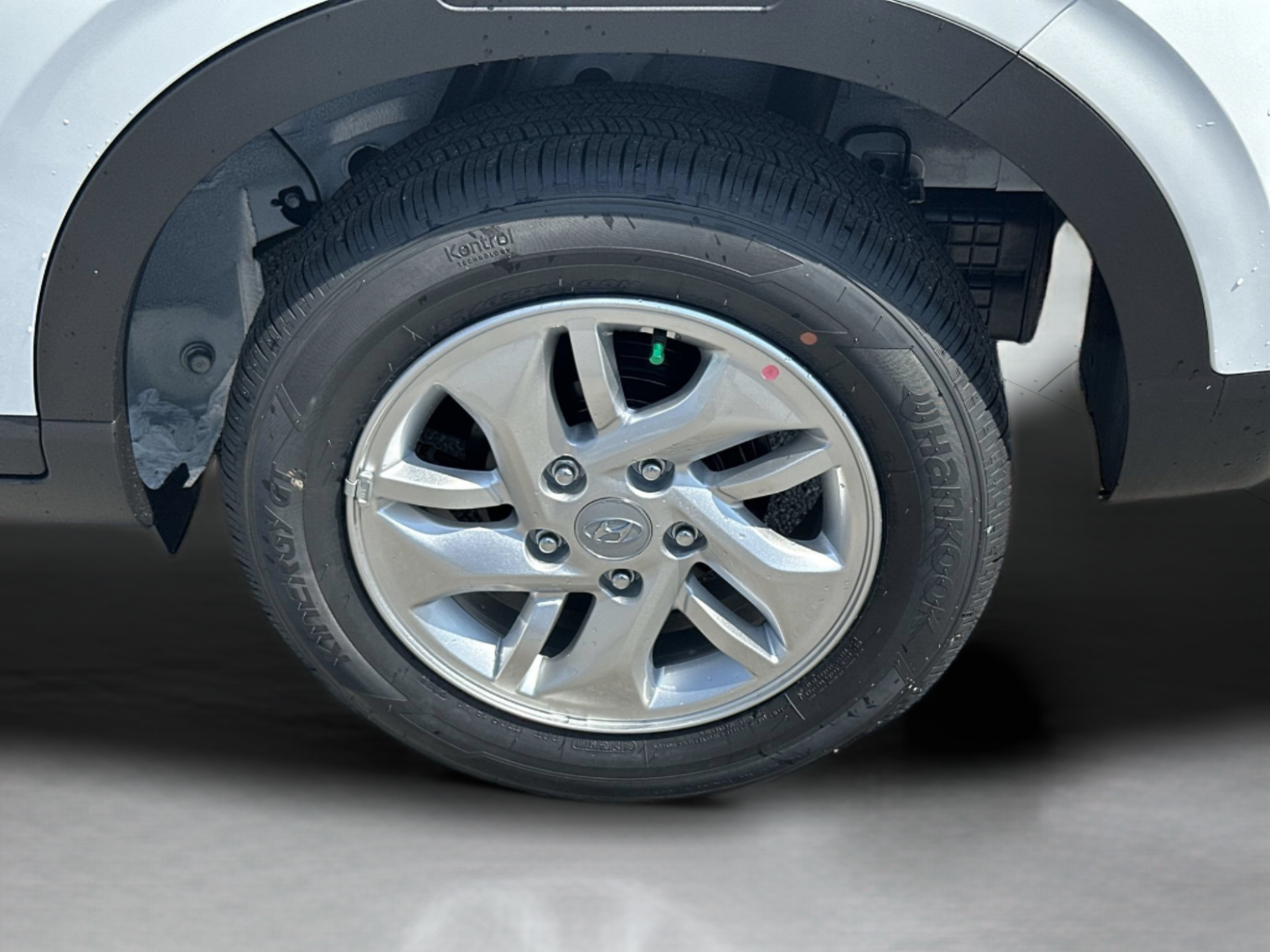 New 2026 Hyundai Venue SE FWD image 30