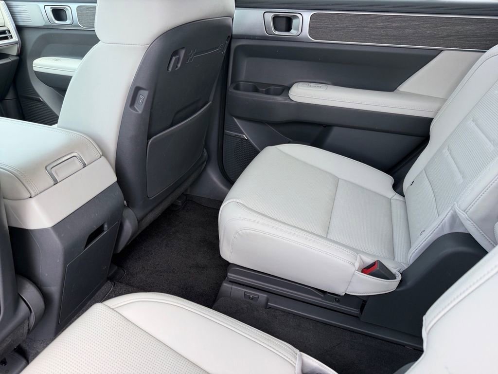 Used 2025 Hyundai Santa Fe Calligraphy image 16