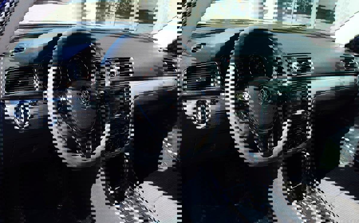 Used 2017 Volkswagen Passat 1.8T S image 38