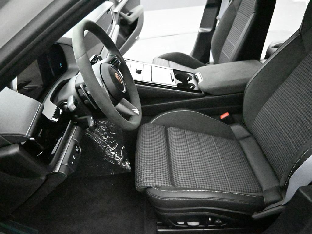 New 2025 Porsche Panamera image 4