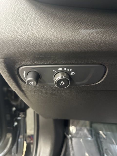 Used 2022 Buick Envision Essence w/ Safety Package image 33