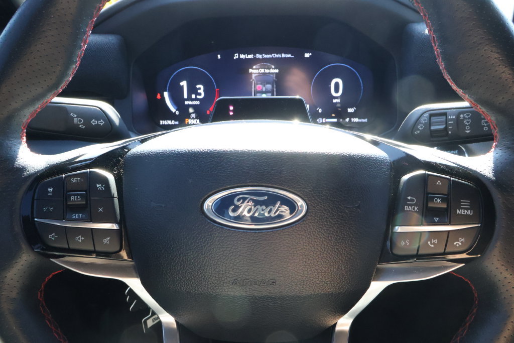 Used 2025 Ford Explorer ST-Line w/ ST-Line Street Pack AWD/4WD image 19