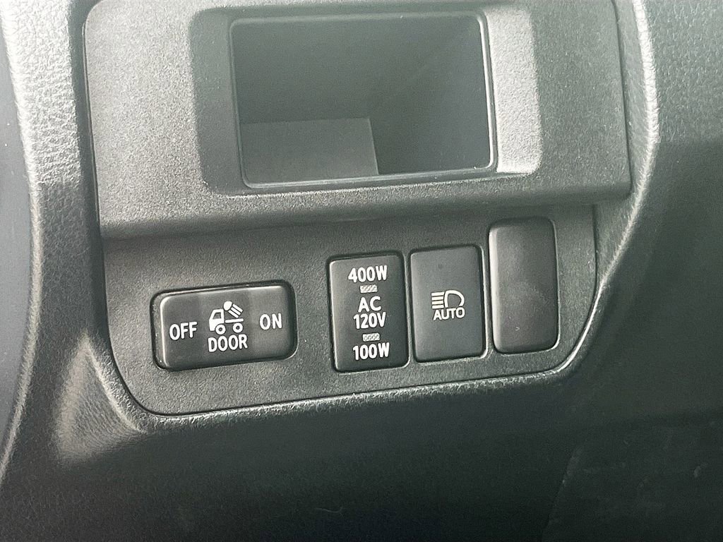 Used 2018 Toyota Tacoma TRD Sport image 10
