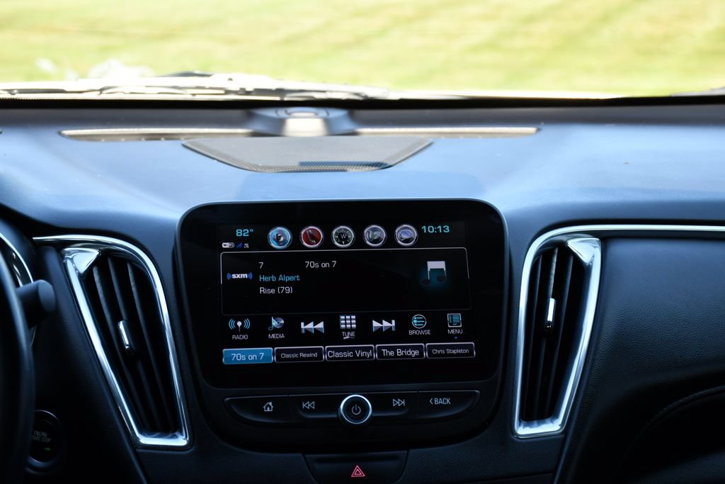 Used 2018 Chevrolet Malibu Hybrid w/ Leather Package FWD image 27