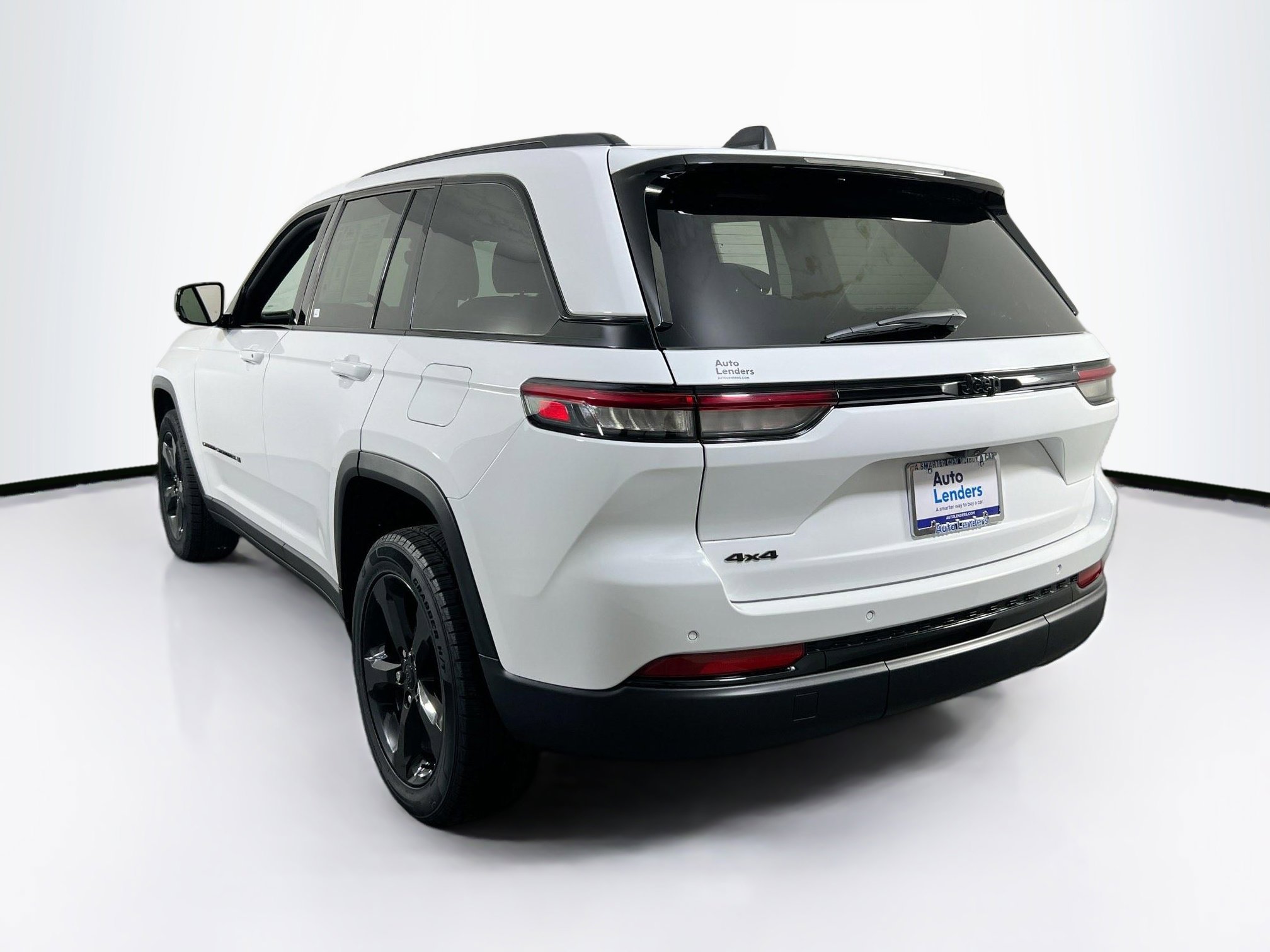 Used 2023 Jeep Grand Cherokee Altitude image 7