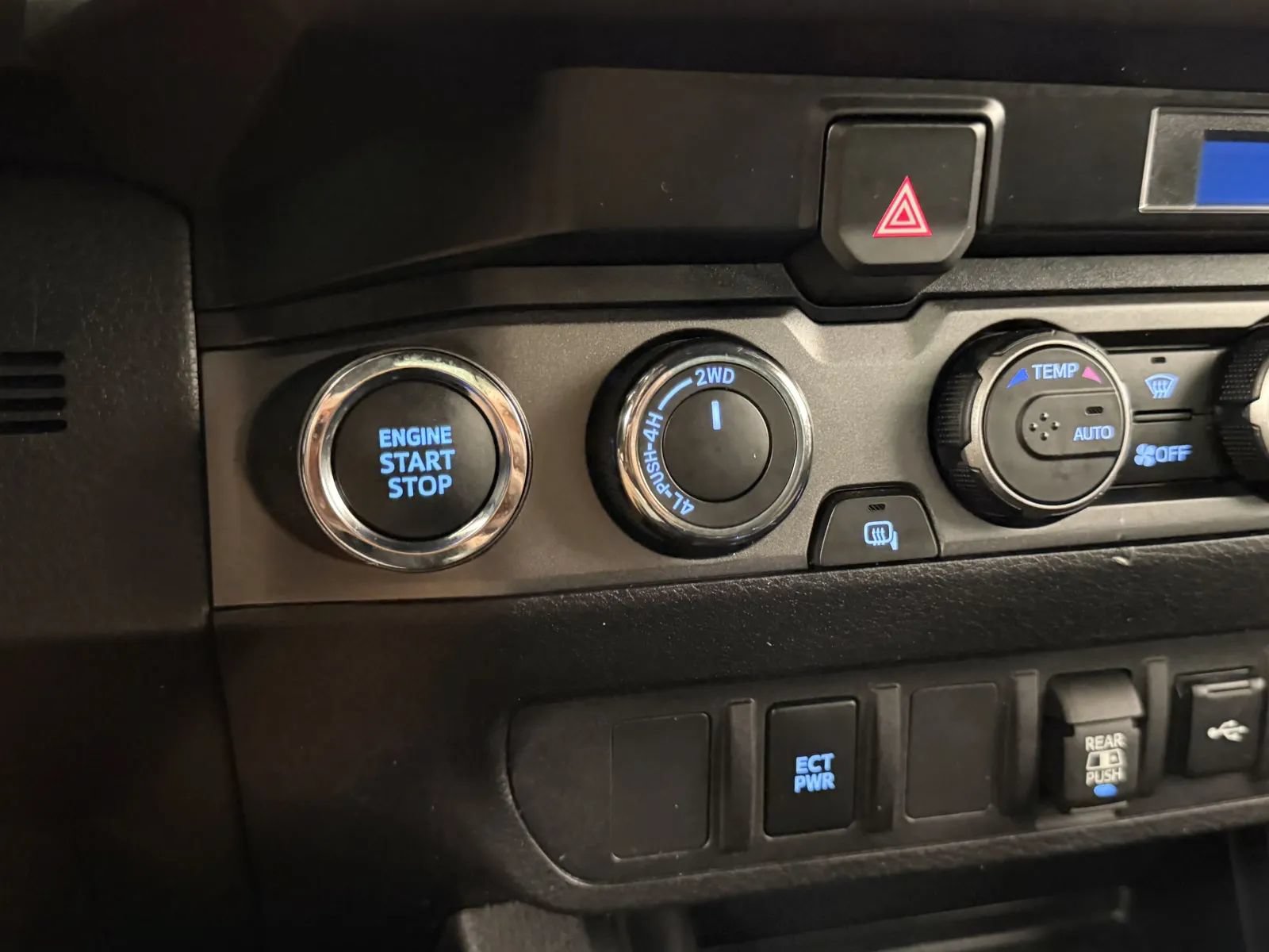 Used 2023 Toyota Tacoma TRD Sport AWD/4WD image 25