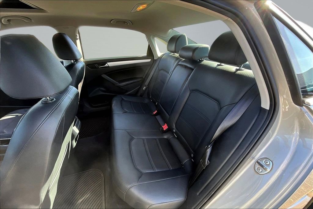 Used 2012 Volkswagen Passat 2.5 SE image 16