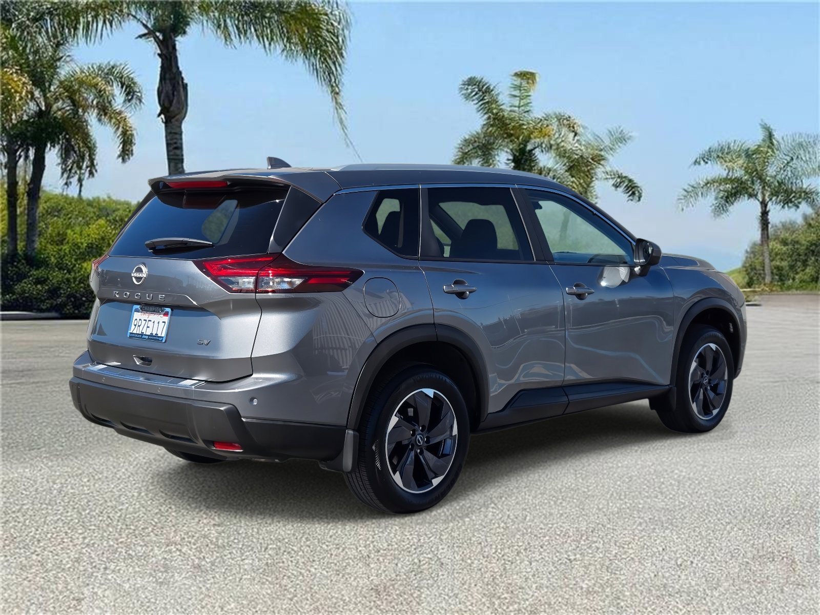 Used 2024 Nissan Rogue SV w/ SV Premium Package FWD image 4