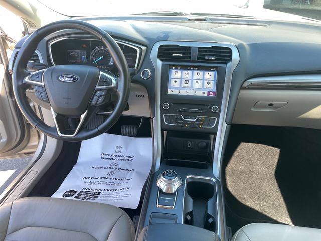 Used 2017 Ford Fusion SE w/ Fusion SE Technology Package FWD image 15