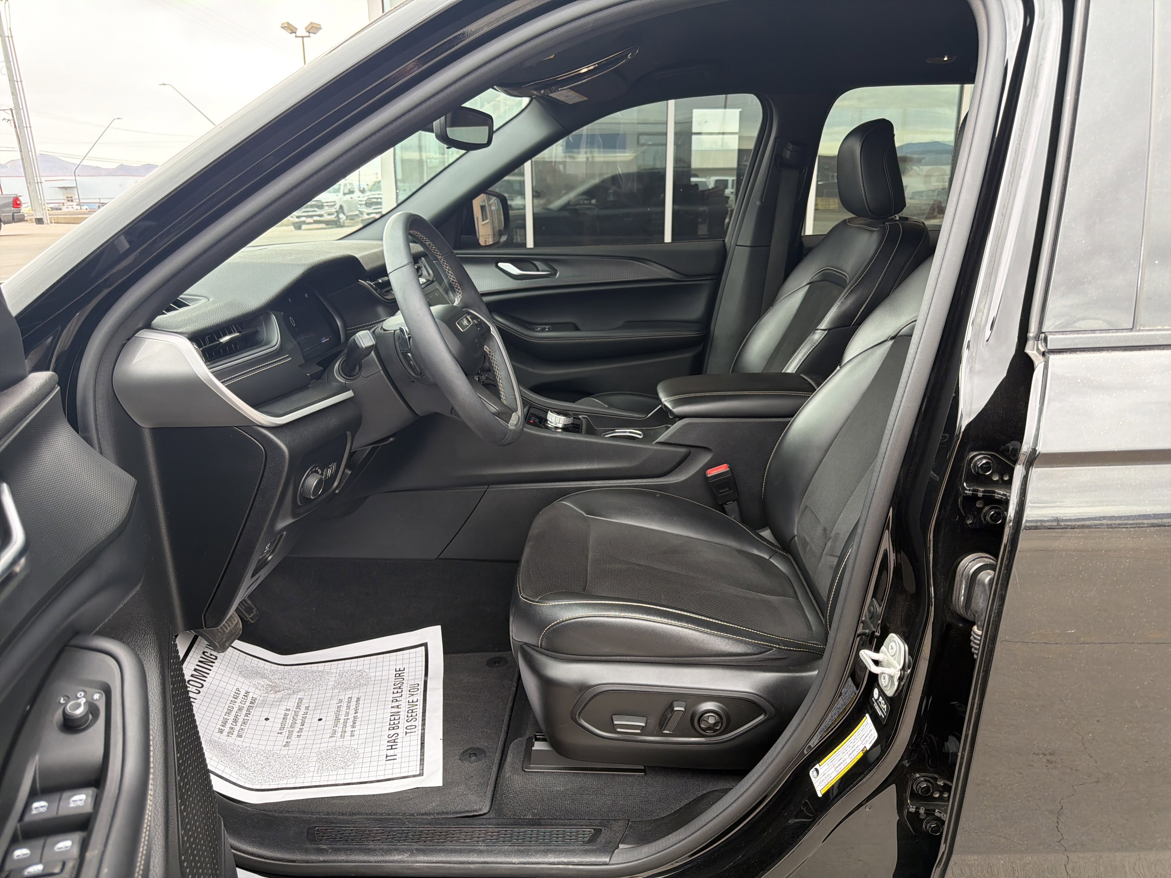 Used 2024 Jeep Grand Cherokee Altitude image 14