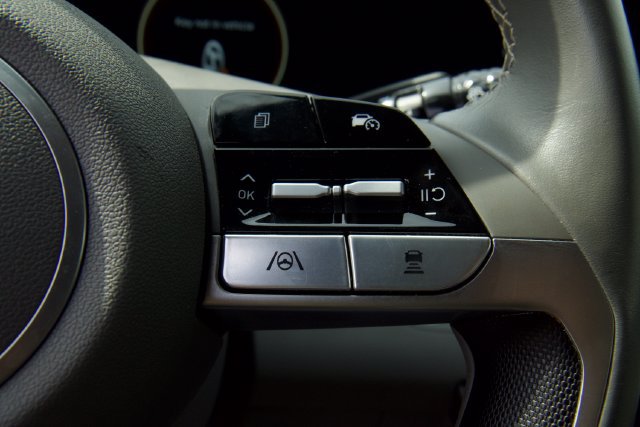 Used 2025 Hyundai Elantra SEL FWD image 19
