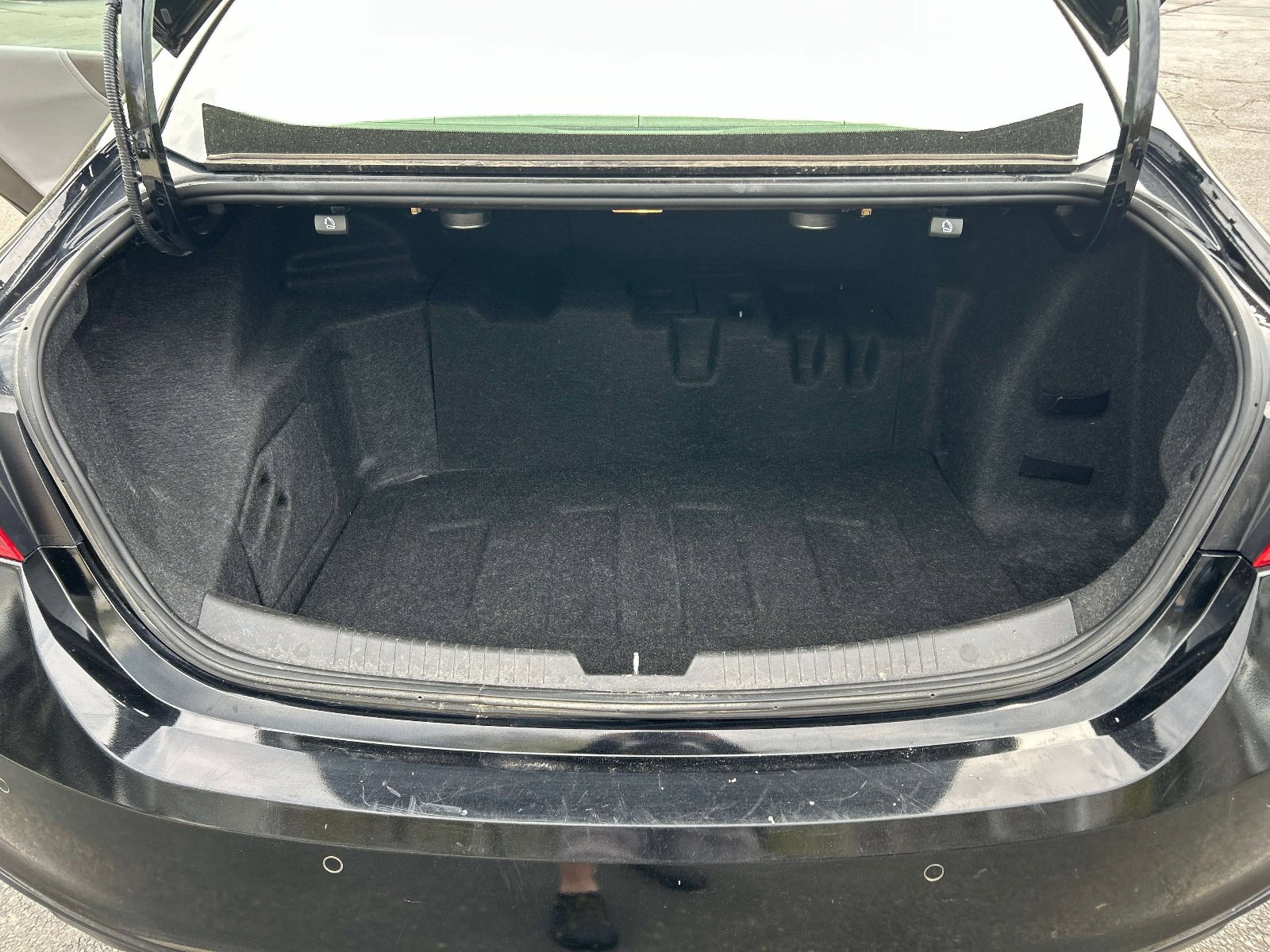 Used 2017 Chevrolet Malibu Hybrid w/ Leather Package image 8