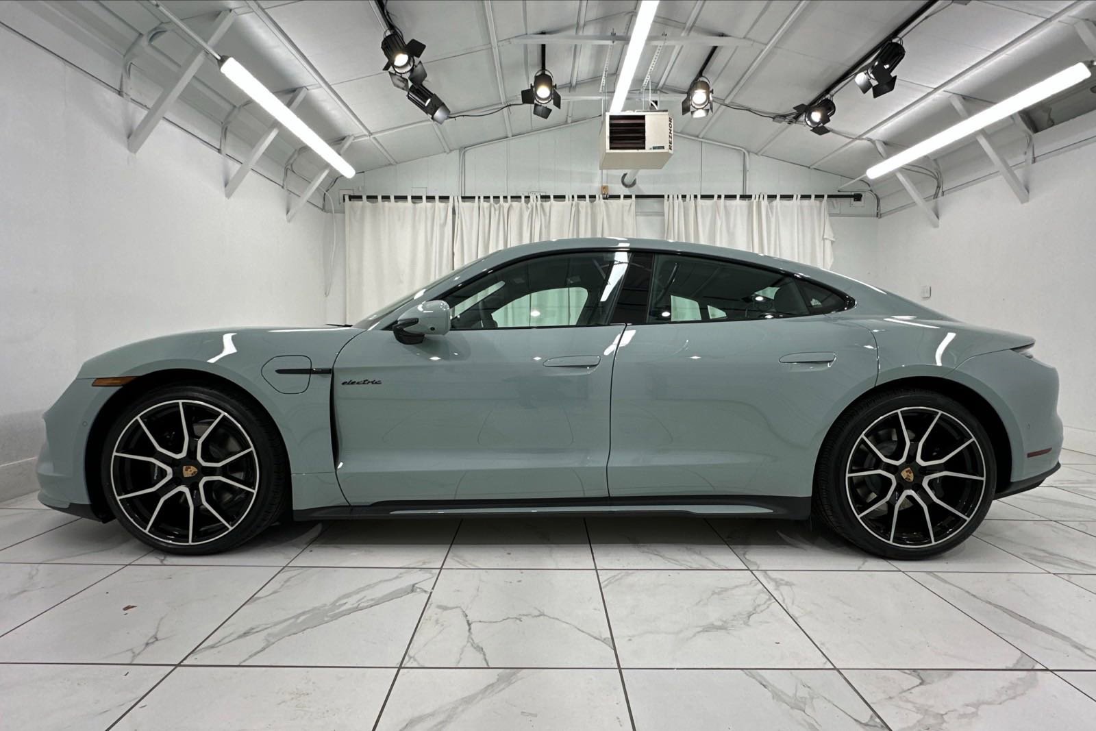 New 2025 Porsche Taycan 4S image 2