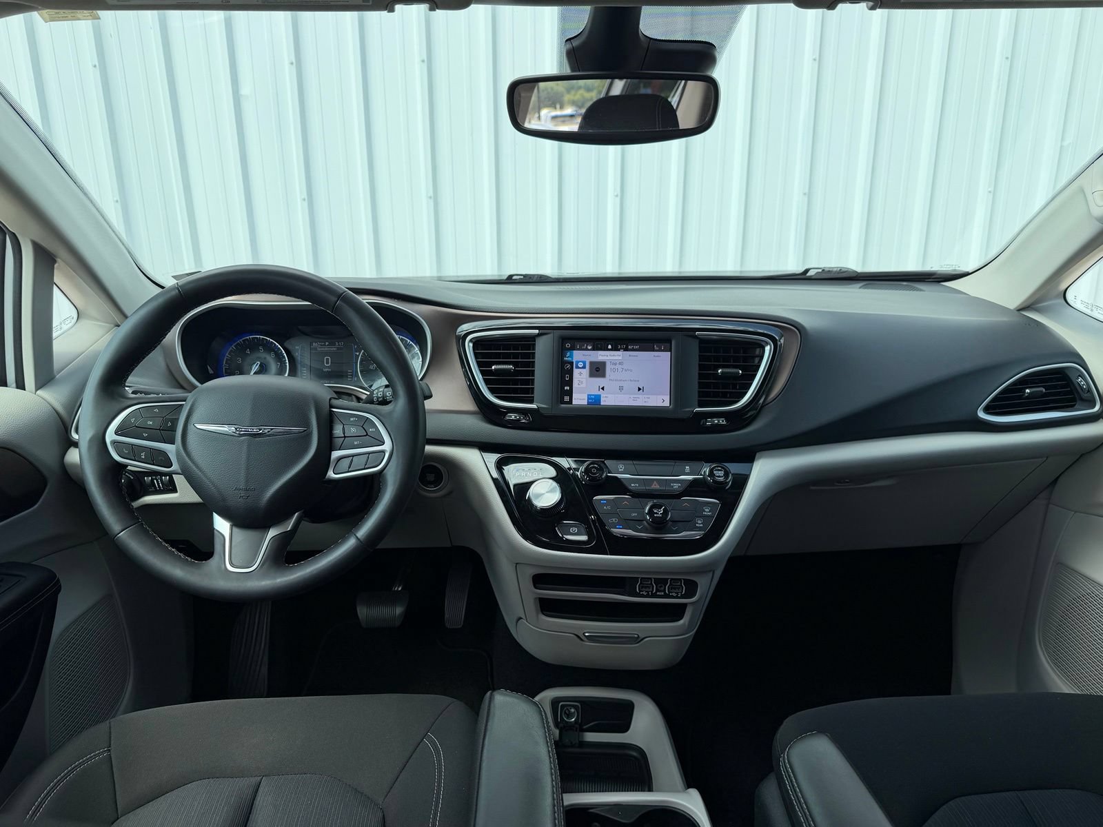 Used 2023 Chrysler Voyager LX FWD image 13