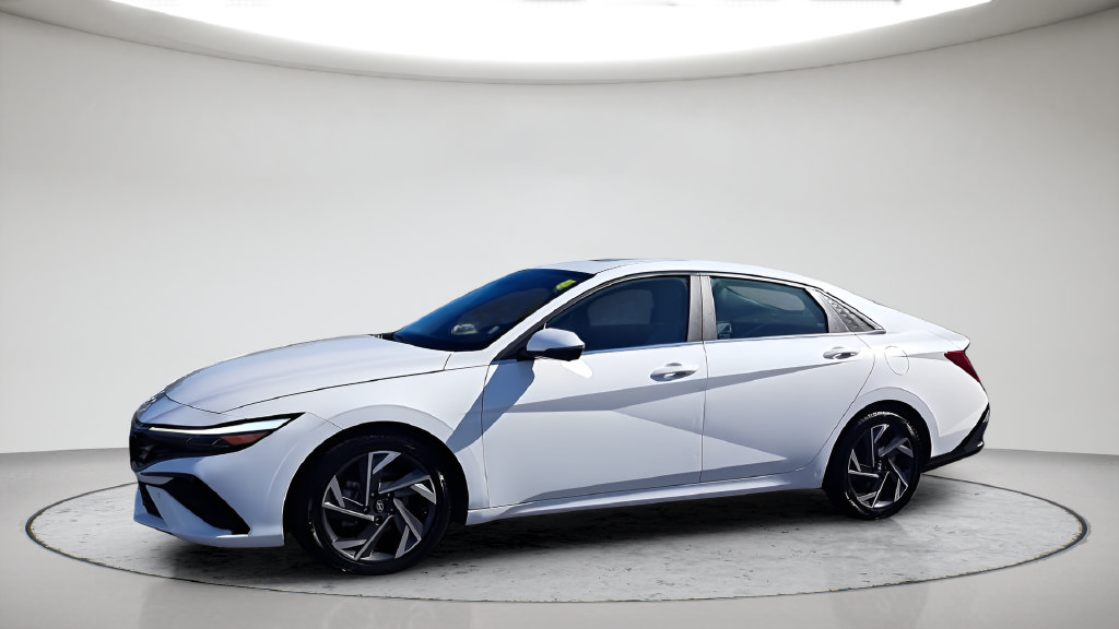Used 2024 Hyundai Elantra Limited FWD image 12