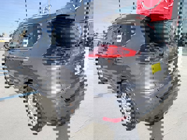 Certified 2017 Nissan Rogue SV w/ SV Premium Package image 6