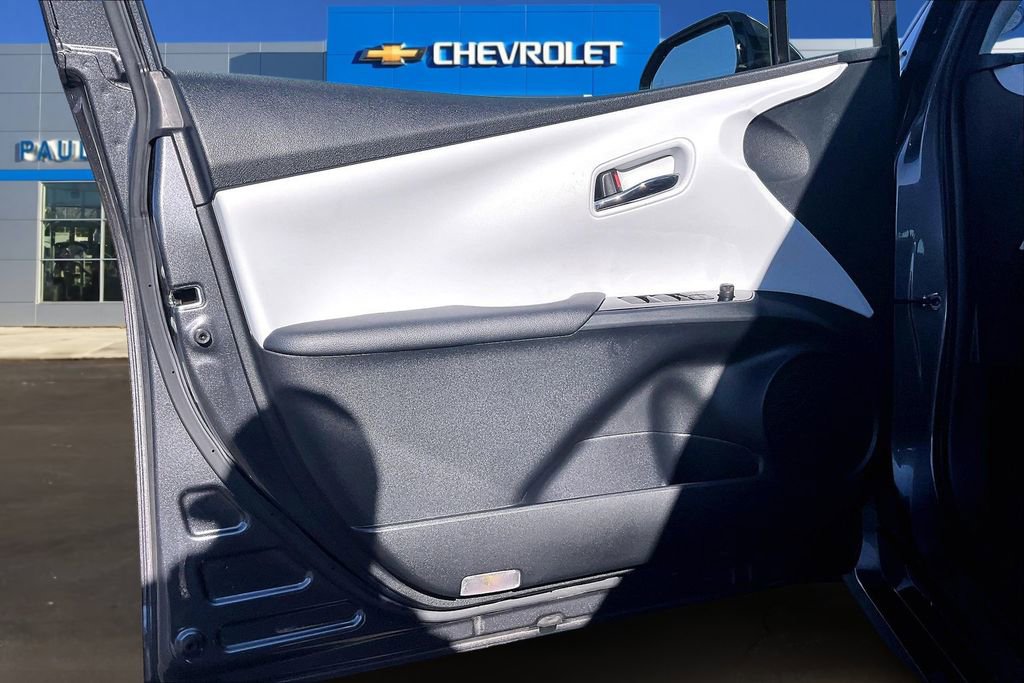 Used 2020 Toyota Prius LE image 20