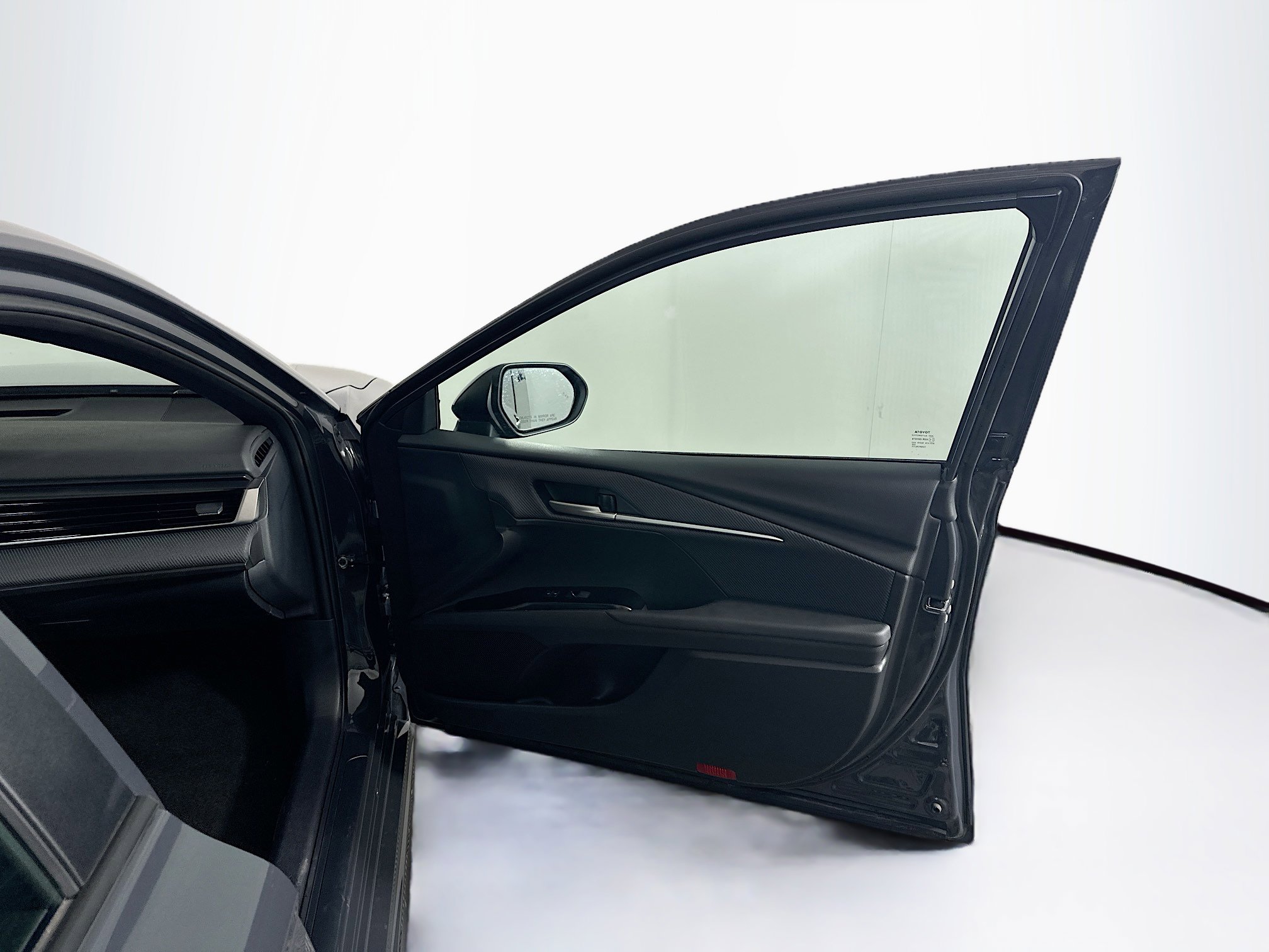 Used 2025 Toyota Camry SE image 33