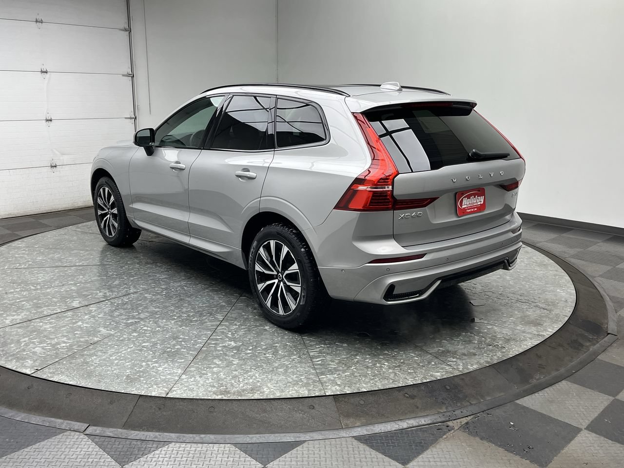 Used 2024 Volvo XC60 B5 Plus AWD/4WD image 2