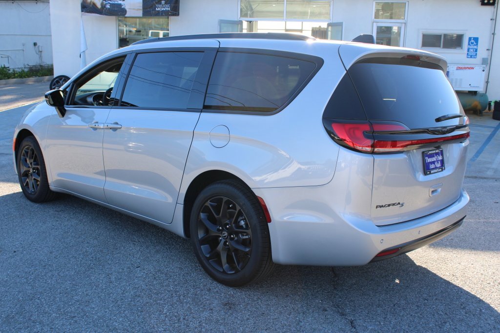 New 2026 Chrysler Pacifica Select w/ S Appearance Package image 6