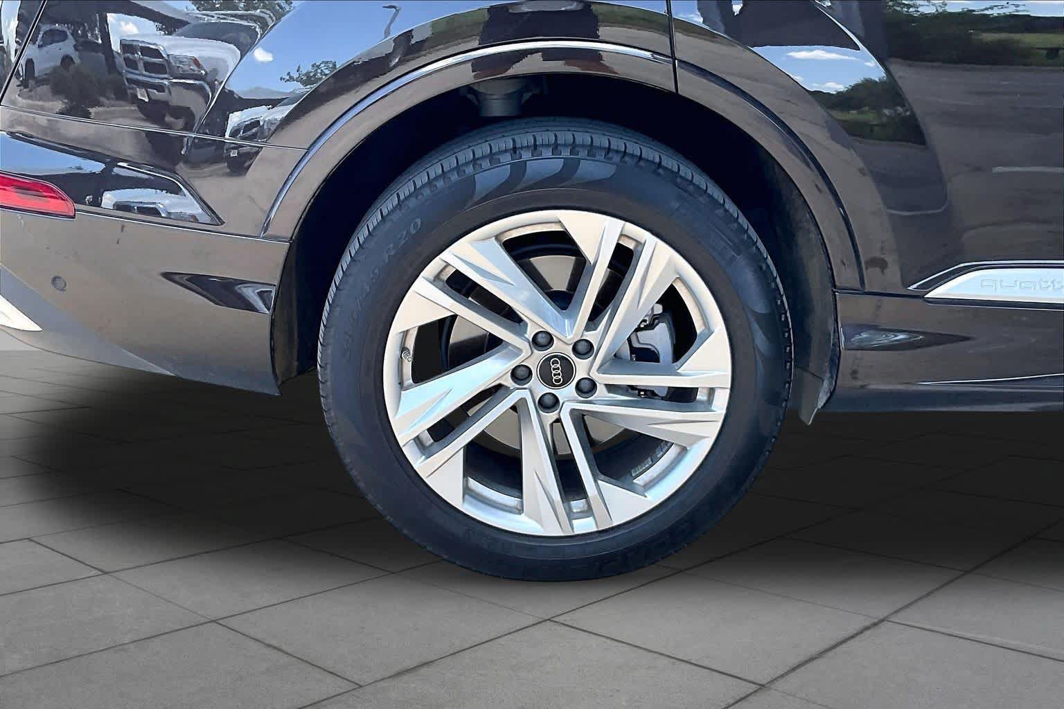 Used 2023 Audi Q7 3.0T Premium Plus w/ Premium Plus Package AWD/4WD image 11