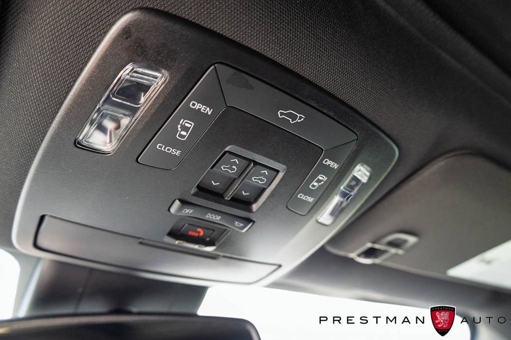 Used 2025 Toyota Sienna XSE FWD image 12