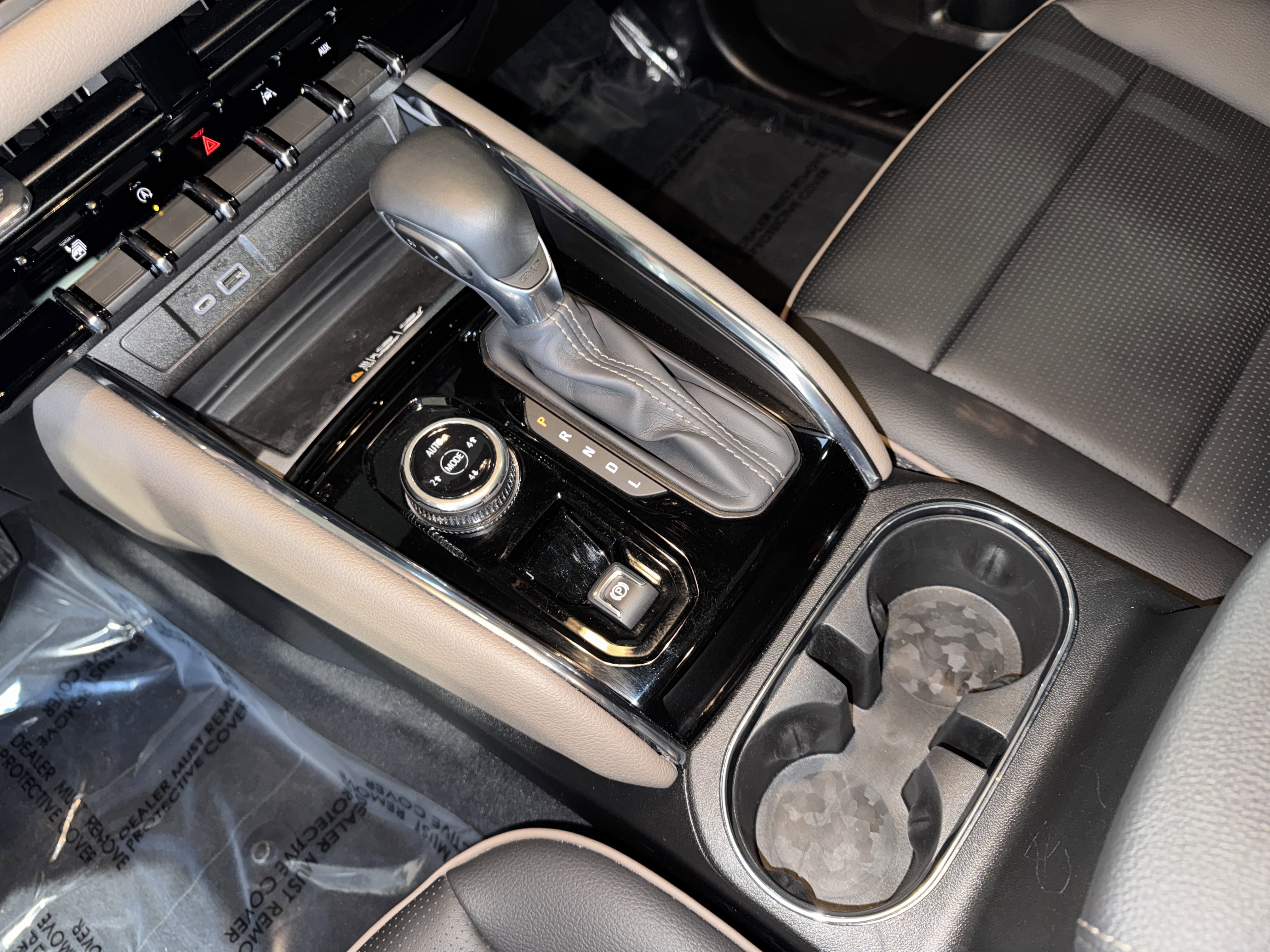 Used 2025 GMC Canyon Denali image 27