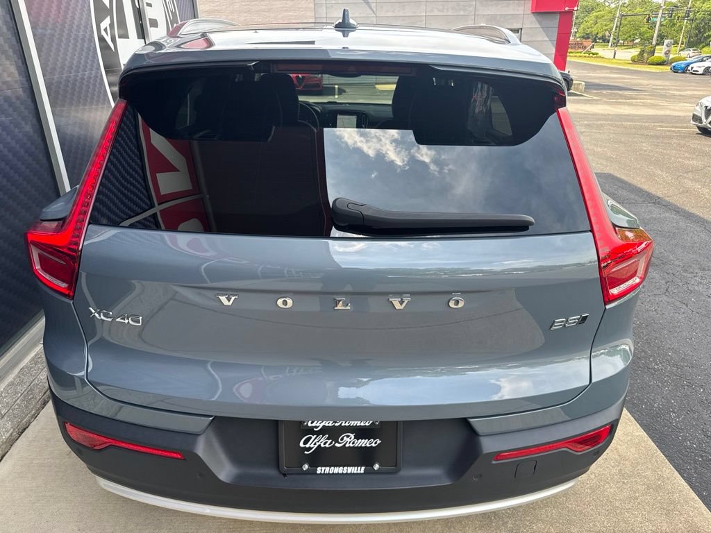 Used 2023 Volvo XC40 B5 Plus AWD/4WD image 11