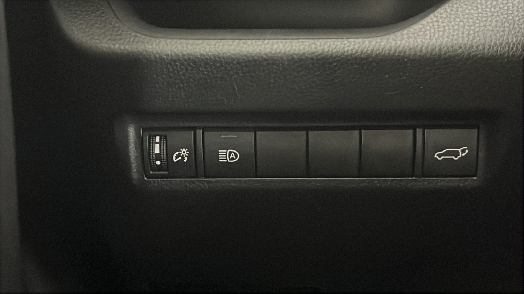 Used 2020 Toyota RAV4 XLE w/ Convenience Package FWD image 31