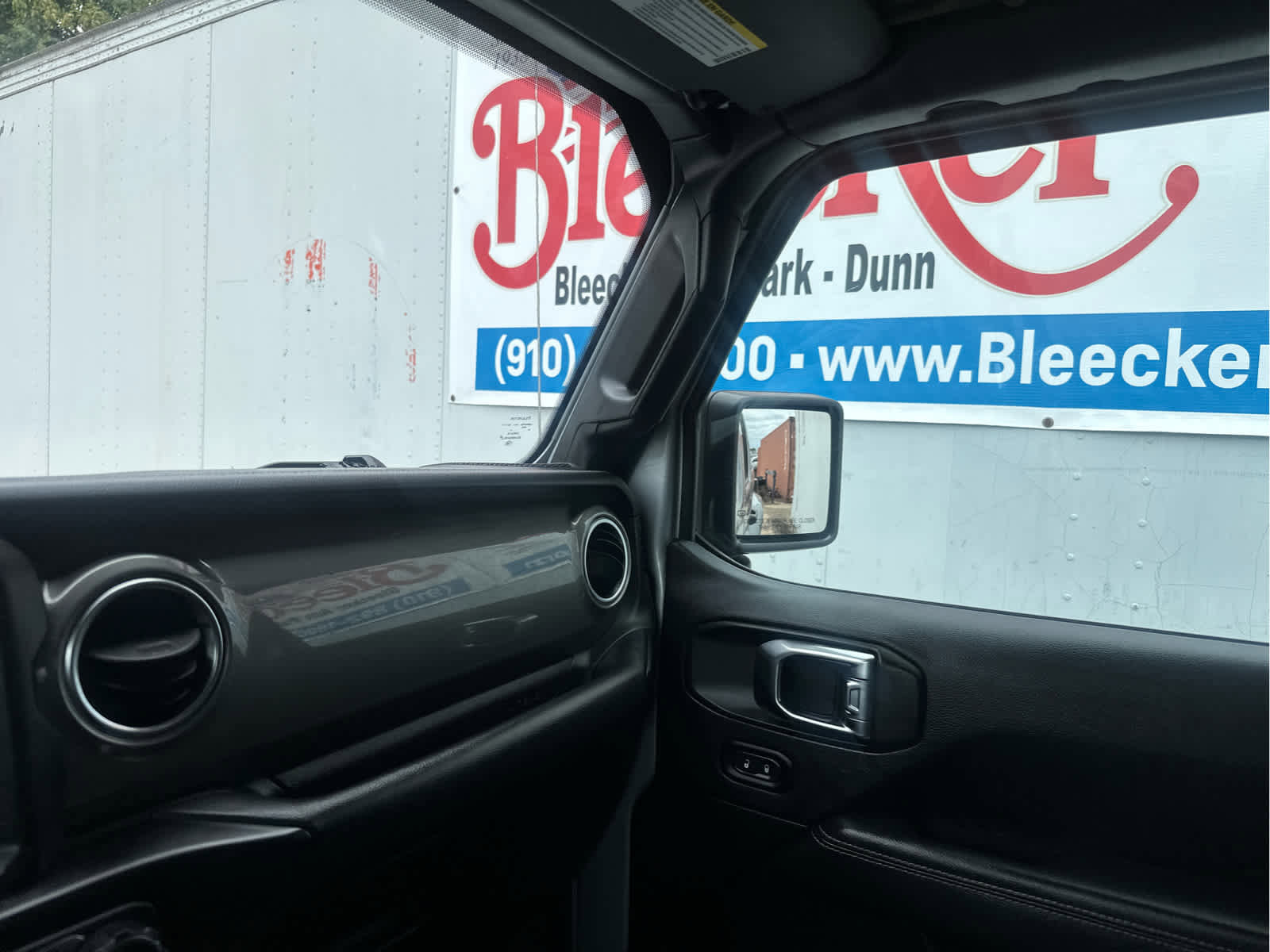 Used 2023 Jeep Gladiator Overland AWD/4WD image 40