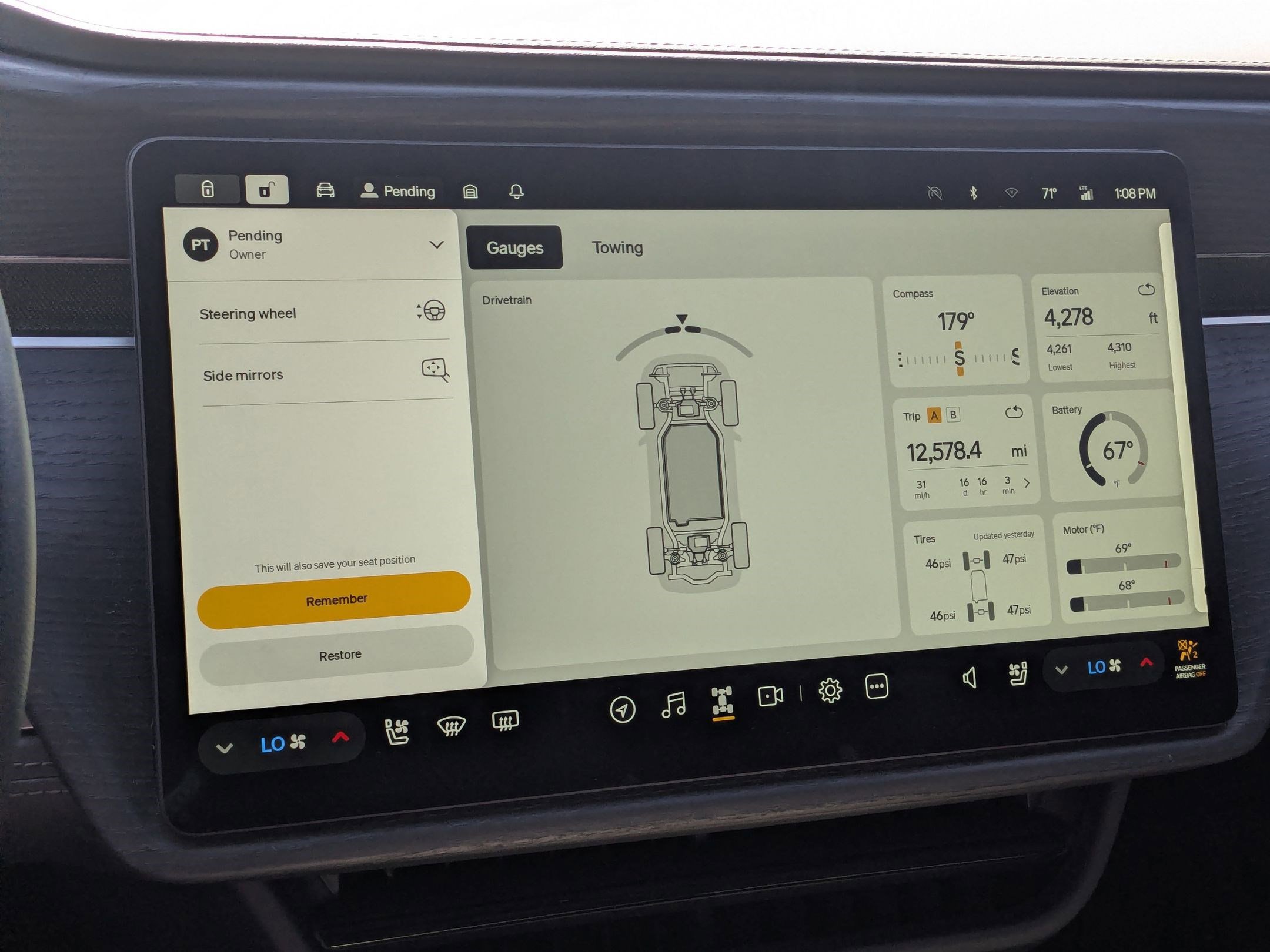 Used 2025 Rivian R1S Adventure AWD/4WD image 24