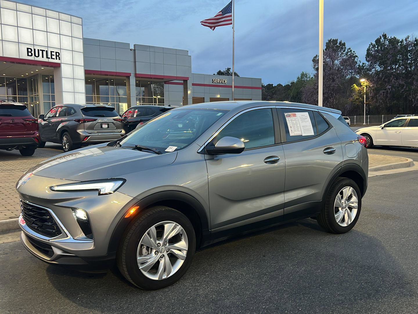 Used 2025 Buick Encore GX Preferred image 2