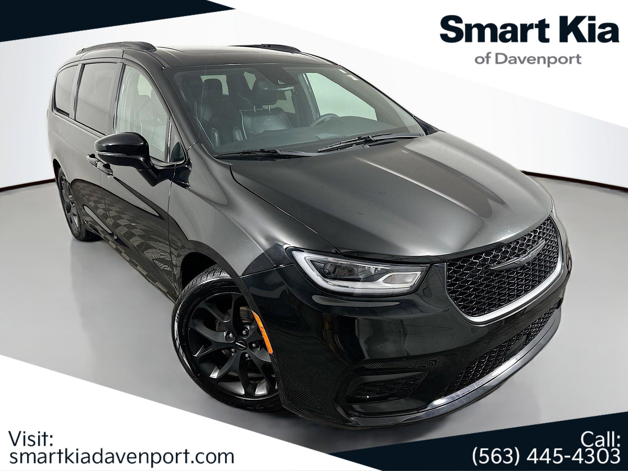 Used 2025 Chrysler Pacifica Limited FWD image 1