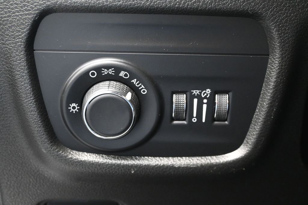 Used 2024 Jeep Grand Cherokee Altitude AWD/4WD image 16
