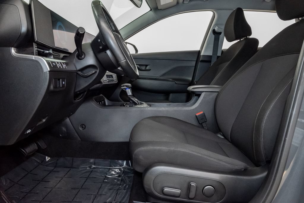 Used 2025 Hyundai Kona SEL FWD image 12