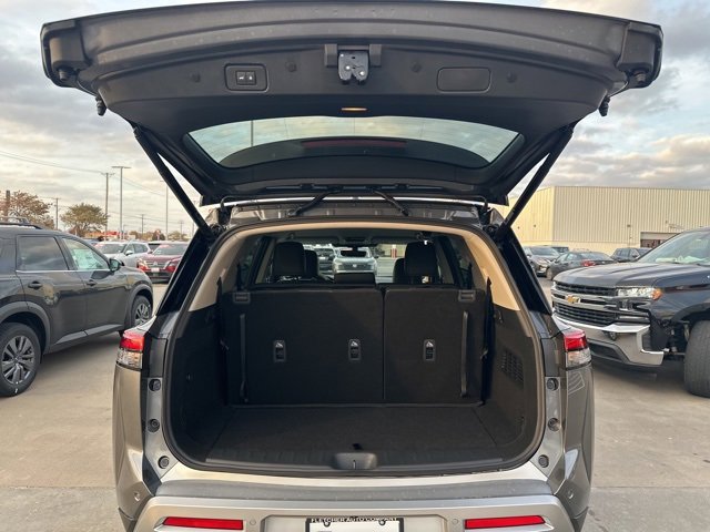 New 2025 Nissan Pathfinder SL image 8