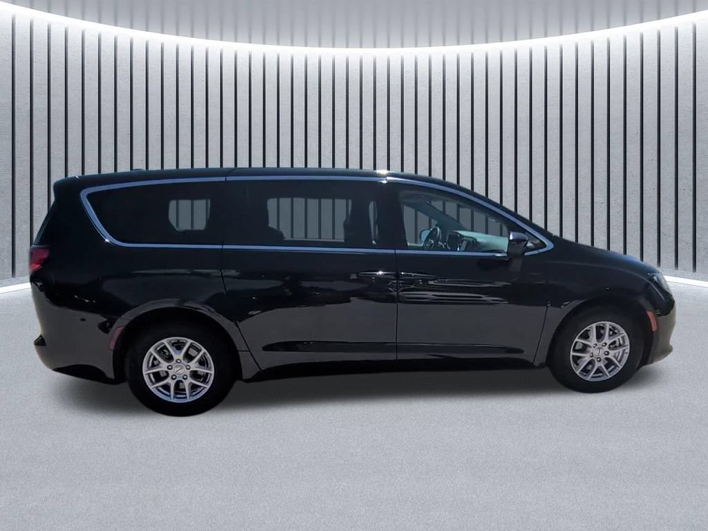 Certified 2023 Chrysler Voyager LX FWD image 18