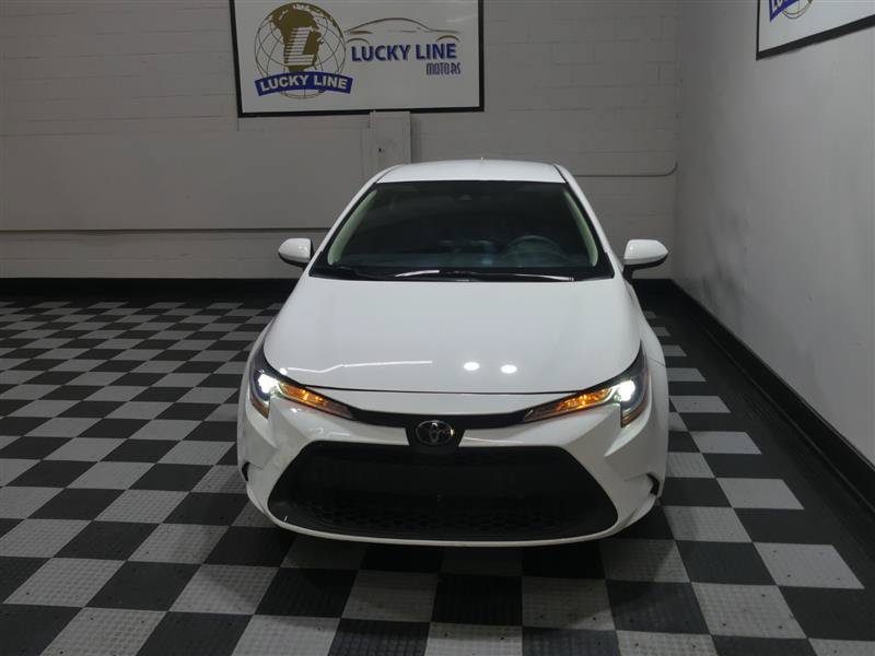Used 2022 Toyota Corolla LE FWD image 3