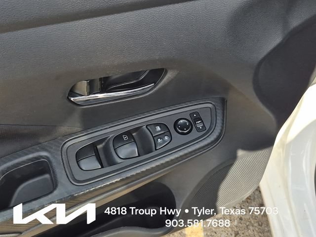 Used 2022 Nissan Versa SV FWD image 18