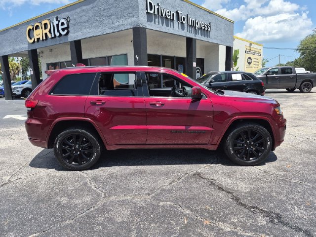 Used 2019 Jeep Grand Cherokee Altitude AWD/4WD image 4