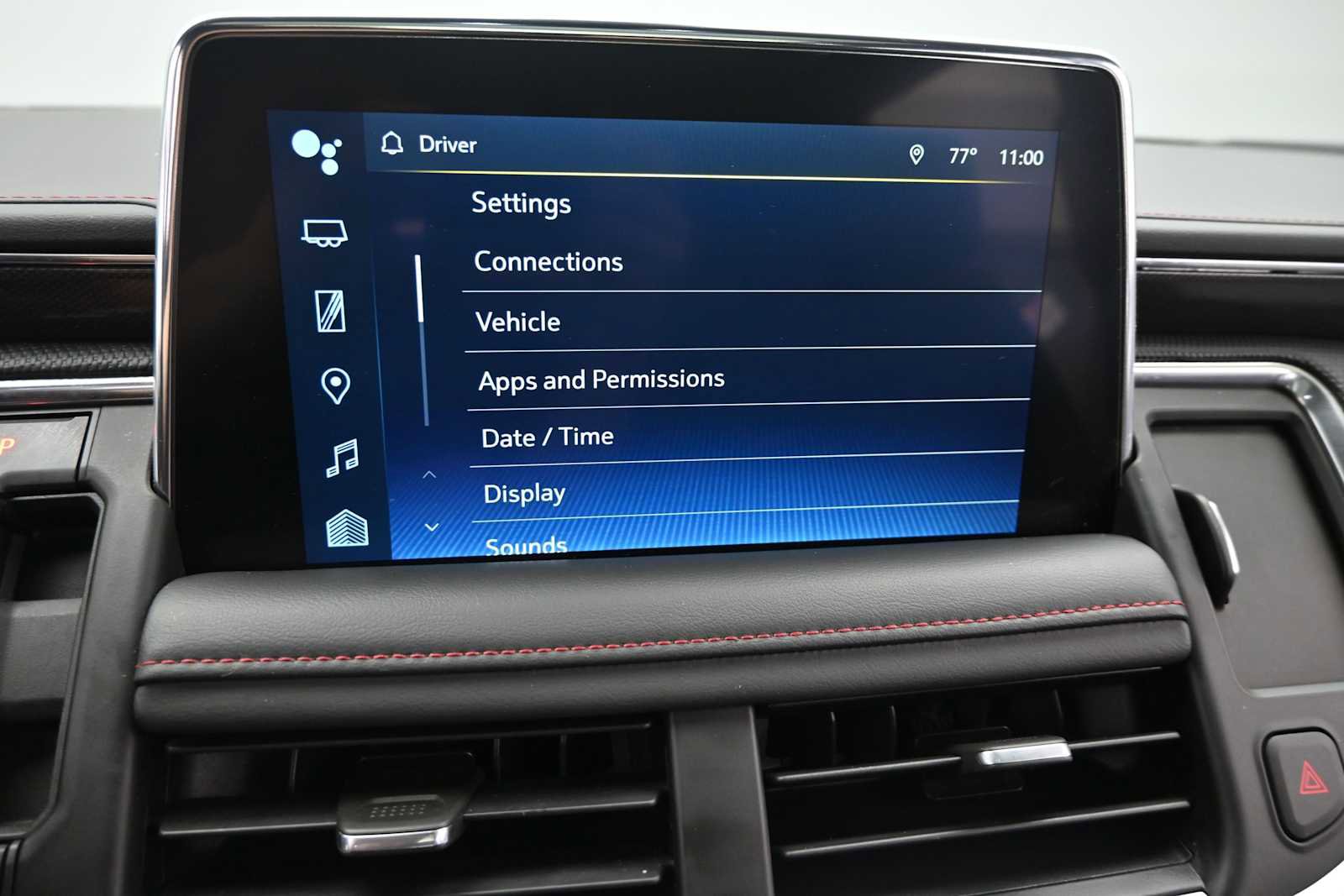 Used 2022 Chevrolet Suburban RST w/ Luxury Package AWD/4WD image 18