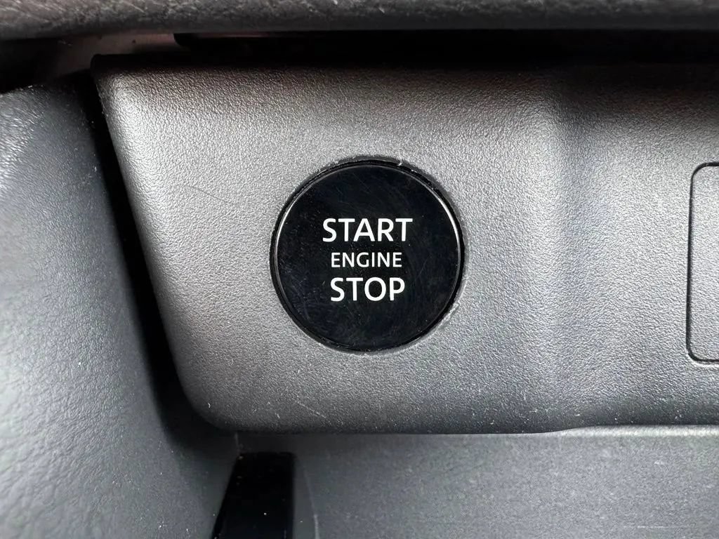Used 2024 Nissan Rogue SV FWD image 25