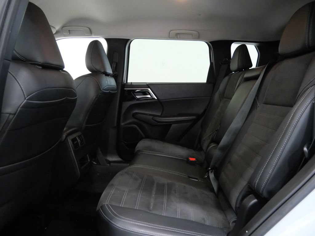 Used 2024 Mitsubishi Outlander SE AWD/4WD image 24