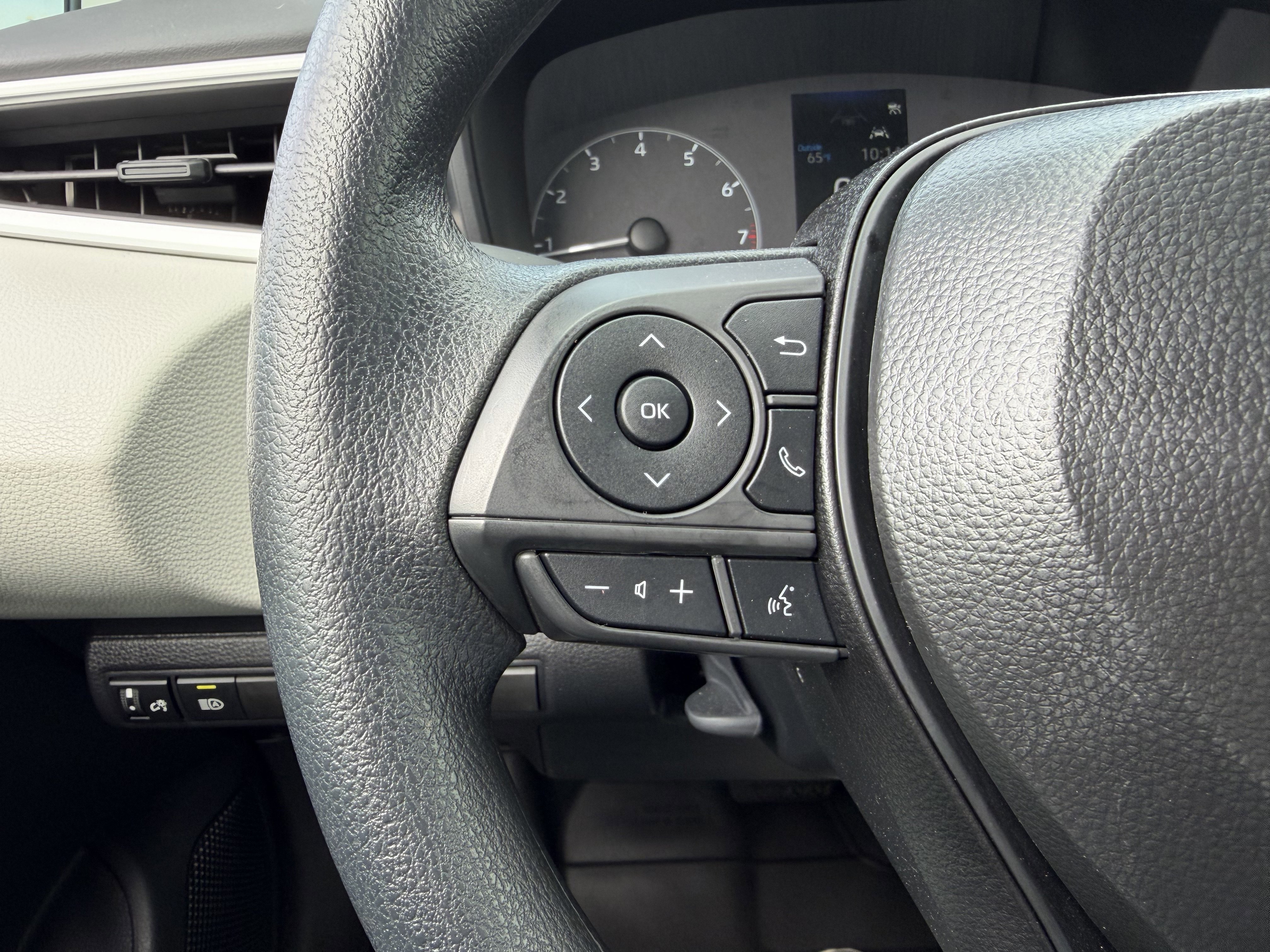 Used 2025 Toyota Corolla LE image 26