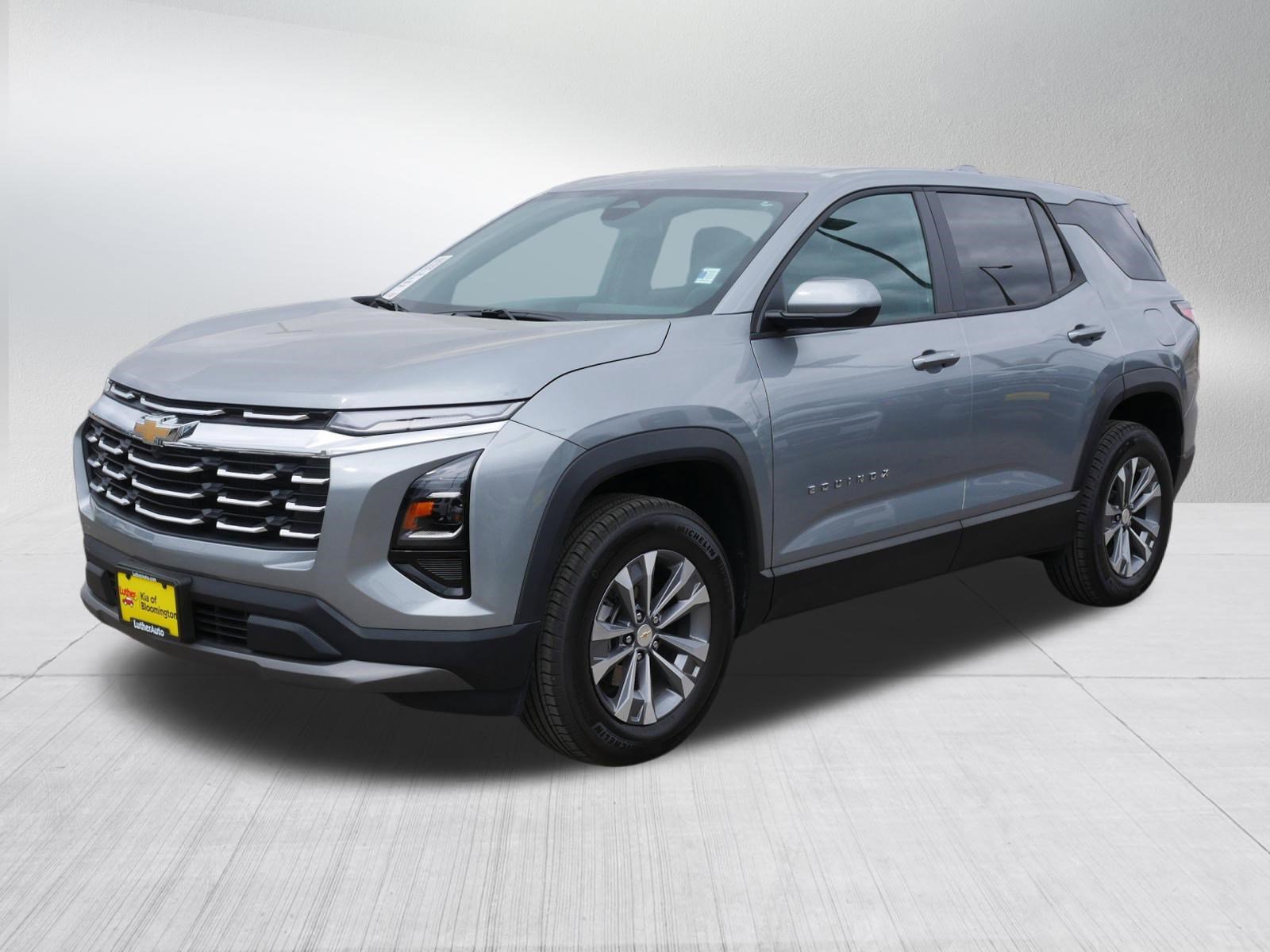 Used 2026 Chevrolet Equinox LT AWD/4WD image 3